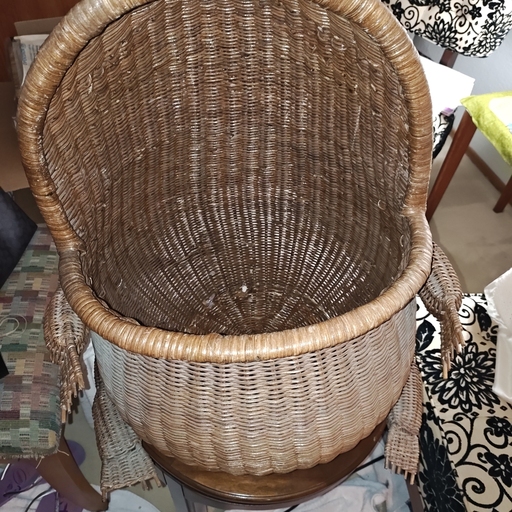 Vintage MCM Wicker Frog Basket - Picture 4 of 10
